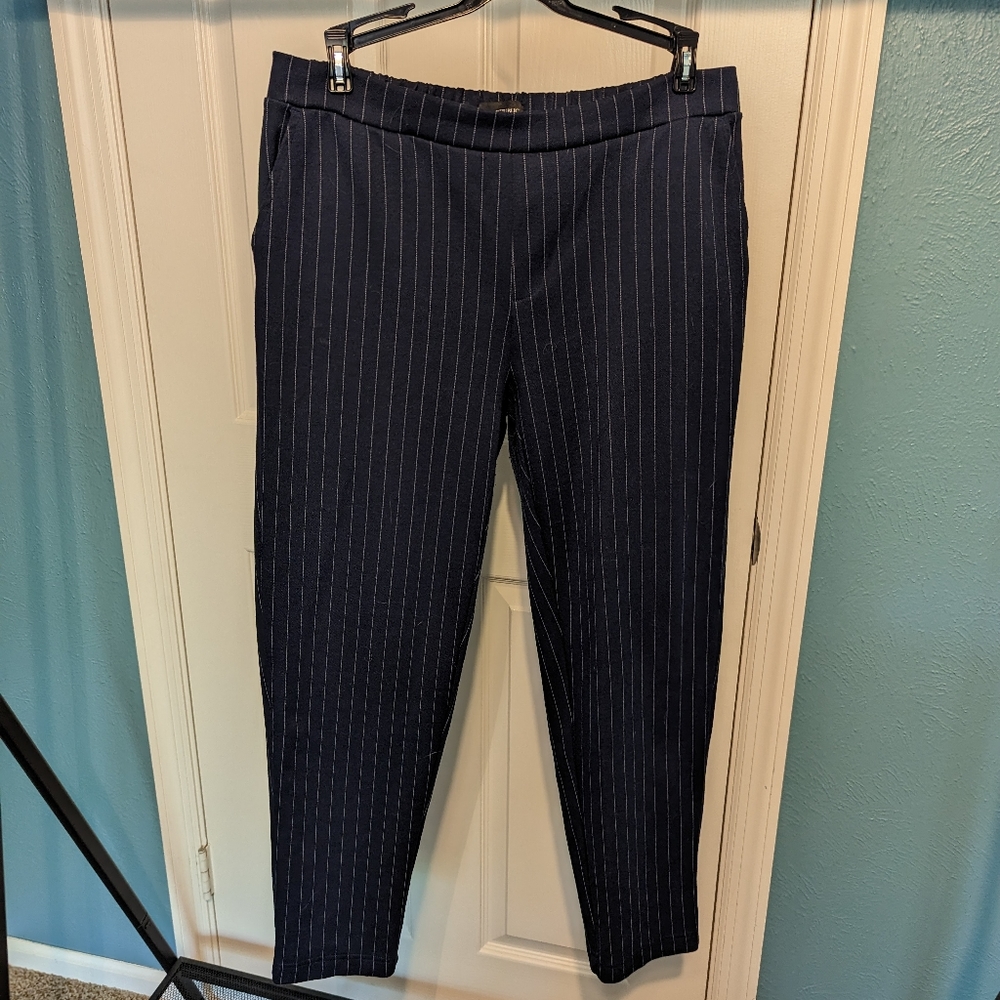 Banana Republic, 6, Pinstripe